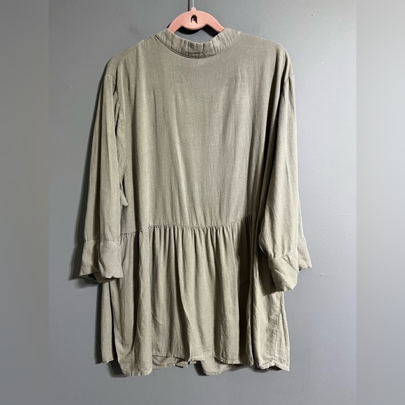 Lovely Dex Plus Garden Leaf
Button Up Tunic Size 3XL - Picture 4 of 6